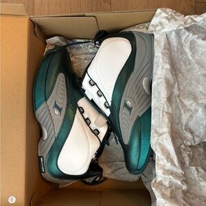 Reebok Answer IV Men’s 9.5 Athletic Shoes